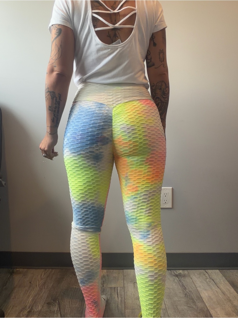 New Mix Tie Dye Size S/M Leggings Yoga Pants Scrunch Butt Womens Yellow Pink Blu
